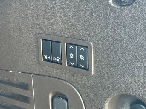 Used 2020 GMC Yukon Denali RWD image 6
