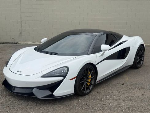 Used 2019 McLaren 570S Spider RWD image 3