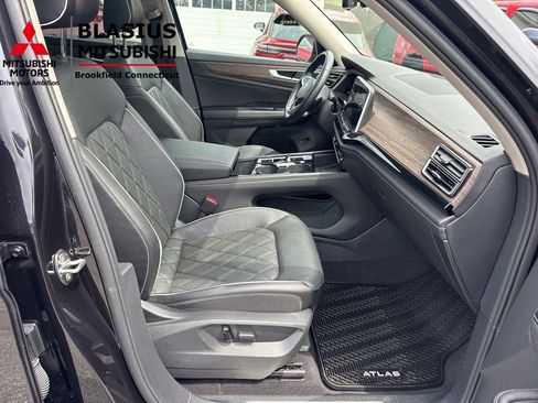 Used 2024 Volkswagen Atlas SEL Premium R-Line AWD/4WD image 41