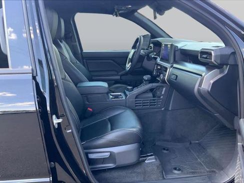 Certified 2025 Toyota 4Runner SR5 AWD/4WD image 9