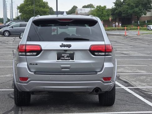Used 2018 Jeep Grand Cherokee Altitude AWD/4WD image 7