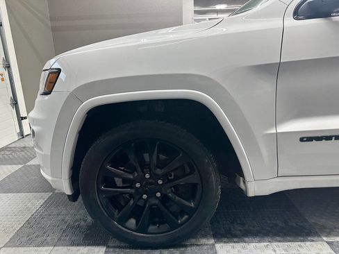 Used 2020 Jeep Grand Cherokee Altitude image 14