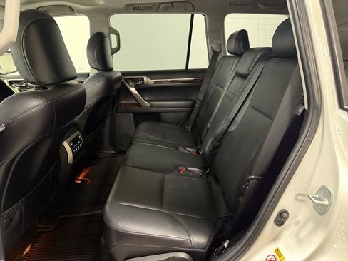 Used 2018 Lexus GX 460 image 18
