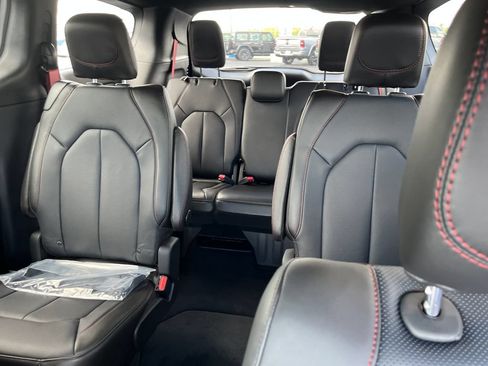 New 2027 Chrysler Pacifica Select FWD image 13