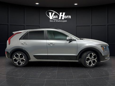 Used 2024 Kia Niro EX Touring FWD image 8