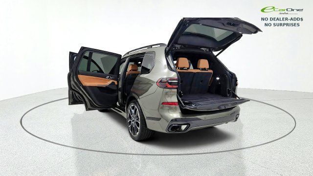 Used 2026 BMW X7 xDrive40i AWD/4WD image 16