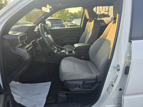 Used 2024 Toyota Tacoma SR5 AWD/4WD image 12