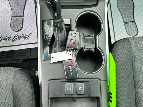 Used 2015 Toyota Camry LE image 17