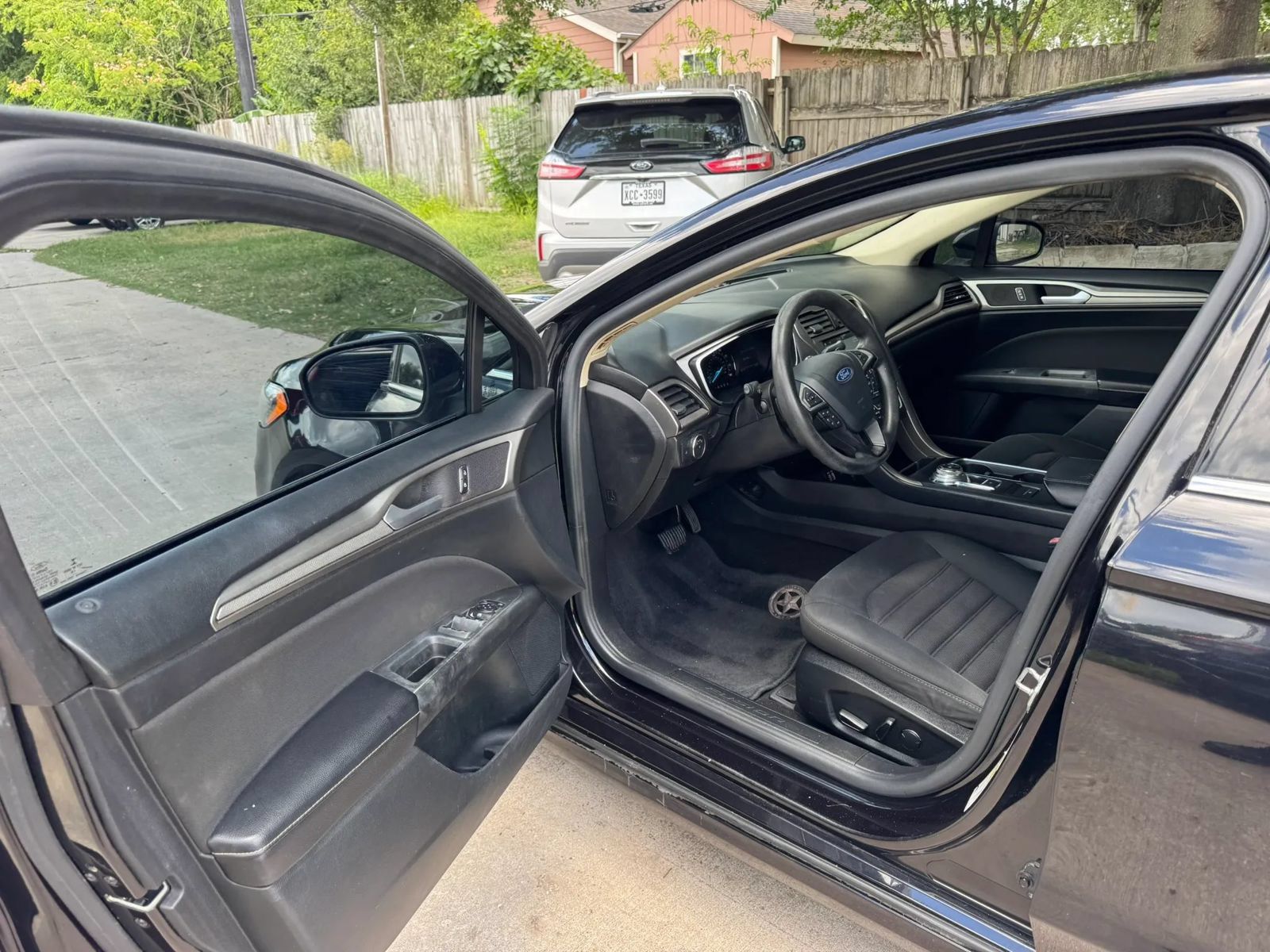 Used 2019 Ford Fusion SE FWD image 14