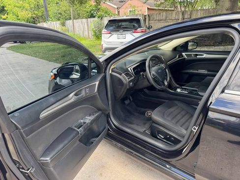 Used 2019 Ford Fusion SE FWD image 14