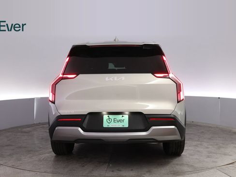 Used 2024 Kia EV9 Light Long Range RWD image 15