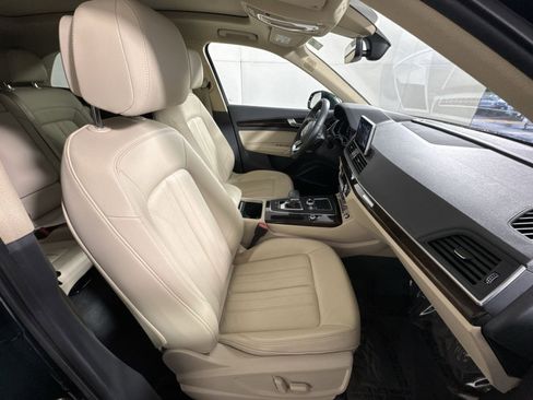 Used 2019 Audi Q5 Prestige w/ Prestige Package image 27