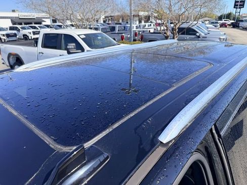 Used 2021 GMC Yukon XL SLT w/ SLT Premium Package image 10