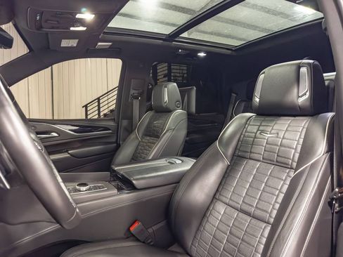 Used 2023 Cadillac Escalade V w/ LPO, ONYX Package AWD/4WD image 9