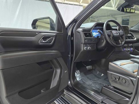 Used 2024 GMC Yukon XL AT4 w/ Technology Package image 19