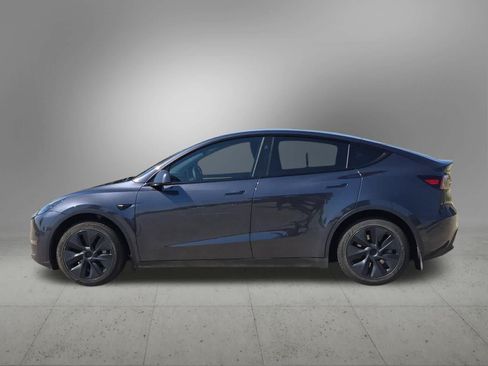Used 2024 Tesla Model Y 2WD image 3