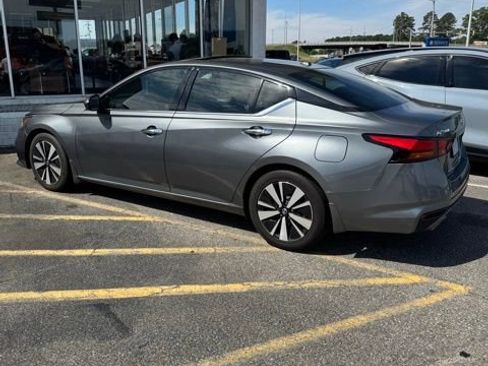 Used 2020 Nissan Altima 2.5 SL FWD image 2