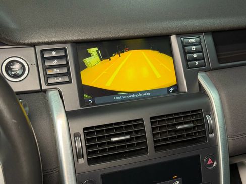 Used 2017 Land Rover Discovery Sport SE image 44