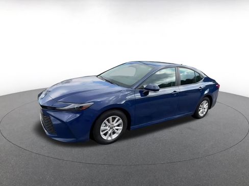 Used 2025 Toyota Camry LE image 8