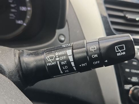 Used 2013 Hyundai Accent SE FWD image 25
