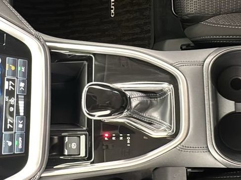 Certified 2025 Subaru Outback Premium image 33