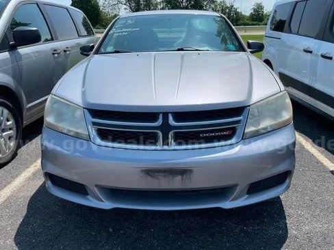 Used 2013 Dodge Avenger SE FWD image 2