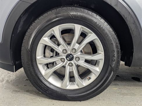 Used 2020 Kia Telluride LX image 9