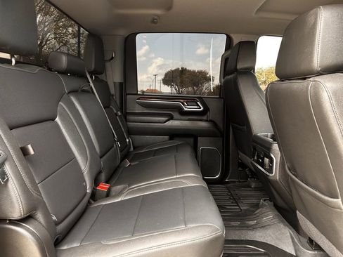 Used 2025 GMC Sierra 2500 SLT image 31