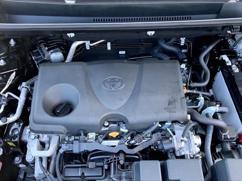 Used 2025 Toyota RAV4 XLE FWD image 30
