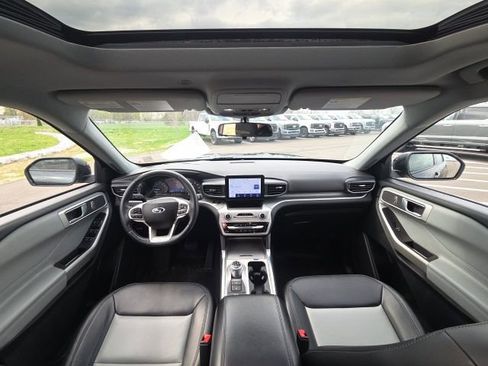 Used 2022 Ford Explorer XLT w/ Equipment Group 202A AWD/4WD image 24