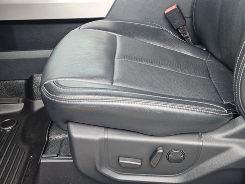 Used 2022 Ford F350 Lariat w/ Chrome Package image 30