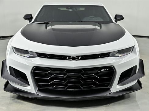 Used 2022 Chevrolet Camaro ZL1 RWD image 4