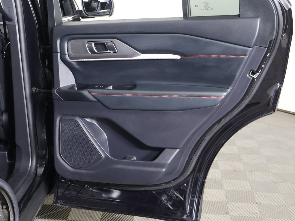 Used 2025 Ford Explorer ST-Line w/ ST-Line Street Pack AWD/4WD image 27