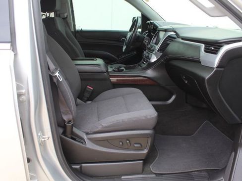 Used 2017 GMC Yukon SLE w/ SLE Value Package image 16