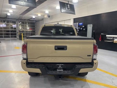 Used 2020 Toyota Tacoma TRD Off-Road w/ Technology Package AWD/4WD image 8