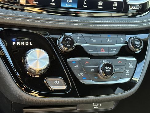 New 2026 Chrysler Pacifica Select w/ S Appearance Package FWD image 34