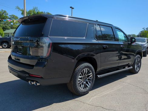 New 2026 Chevrolet Suburban Z71 w/ Comfort Package AWD/4WD image 4