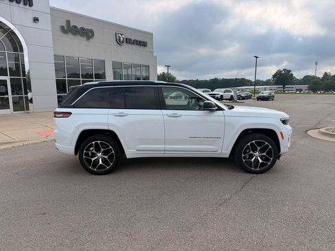 Used 2023 Jeep Grand Cherokee Summit AWD/4WD image 2
