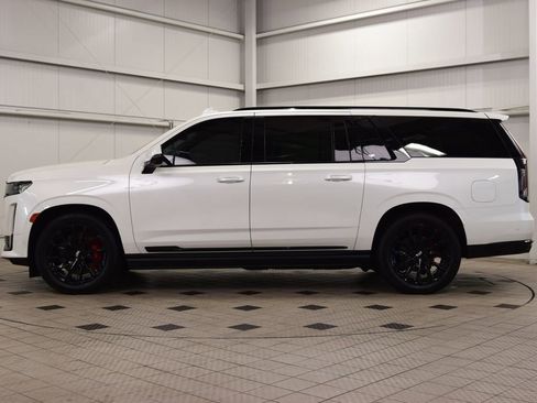 Used 2024 Cadillac Escalade ESV Sport Platinum w/ LPO, ONYX Package AWD/4WD image 4