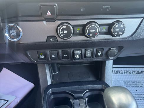 Used 2019 Toyota Tacoma TRD Sport w/ Technology Package image 12