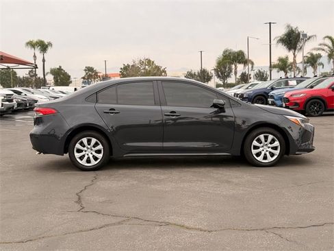 Used 2025 Toyota Corolla LE image 4
