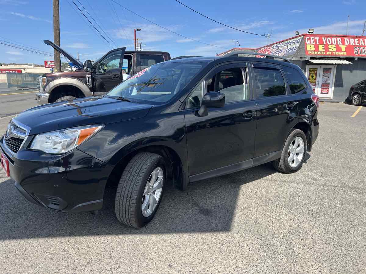Used 2016 Subaru Forester 2.5i Premium w/ All-Weather Package AWD/4WD image 3