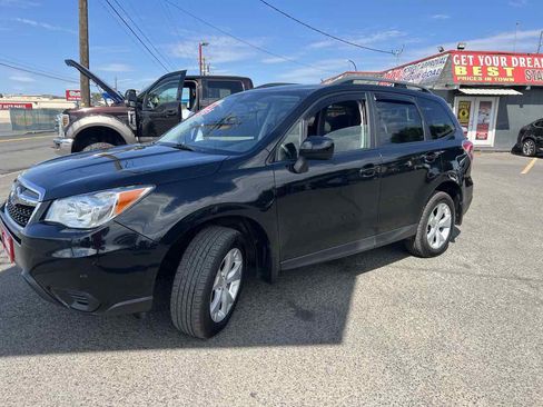 Used 2016 Subaru Forester 2.5i Premium w/ All-Weather Package AWD/4WD image 3