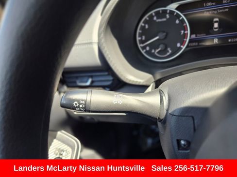Used 2025 Nissan Sentra SV FWD image 25