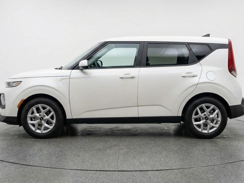 Used 2025 Kia Soul LX w/ LX Technology Package FWD image 5