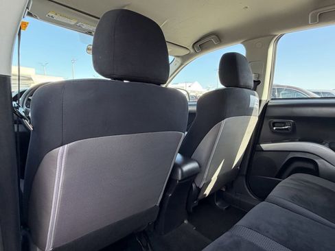 Used 2010 Mitsubishi Outlander ES FWD image 11