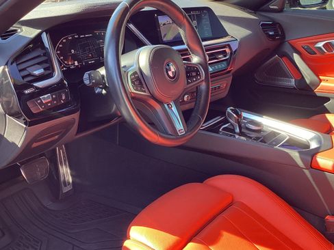 Used 2024 BMW Z4 M40i w/ Premium Package image 17