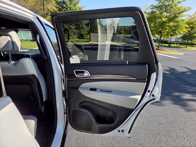 Used 2018 Jeep Grand Cherokee Limited AWD/4WD image 29