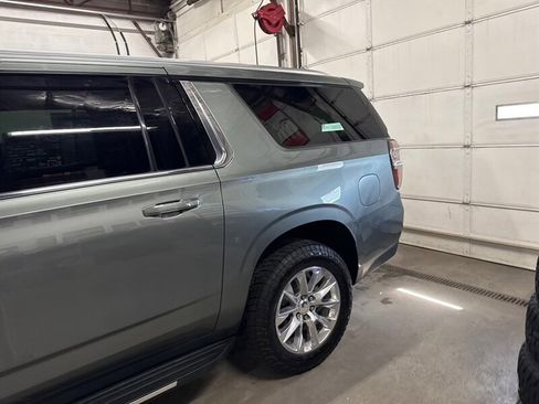 Used 2023 Chevrolet Suburban Premier image 31