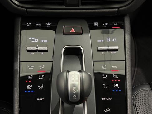 Certified 2025 Porsche Macan image 40